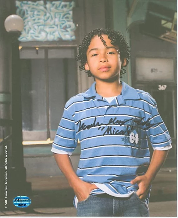 Noah Gray-Cabey autograph