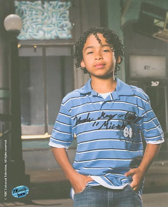 Noah Gray-Cabey autograph