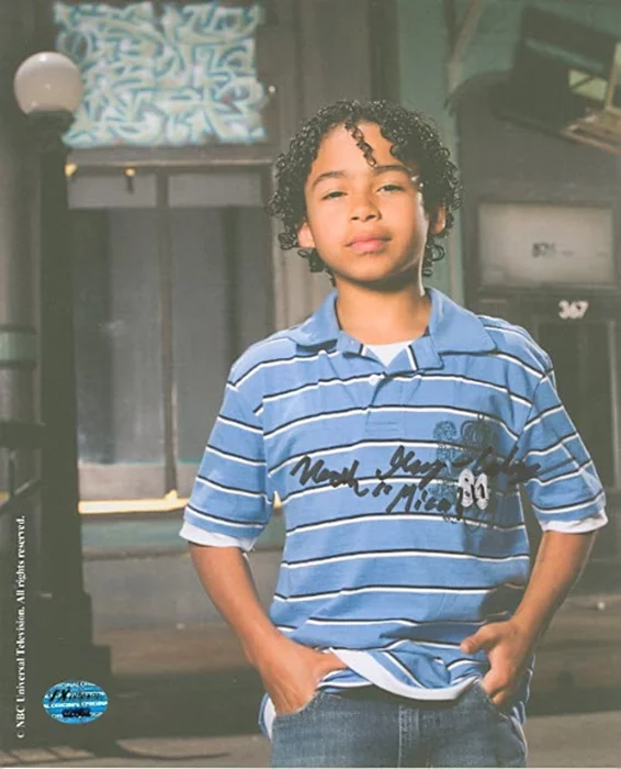 Noah Gray-Cabey autograph