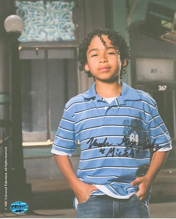 Noah Gray-Cabey autograph