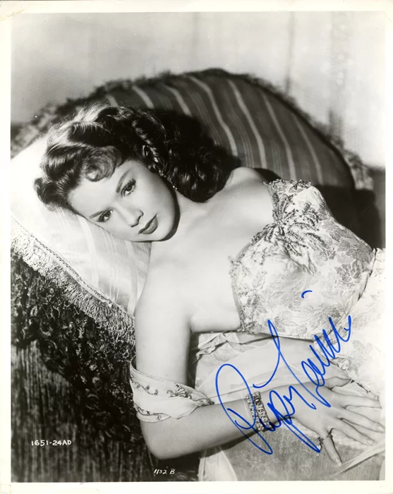 Piper Laurie autograph
