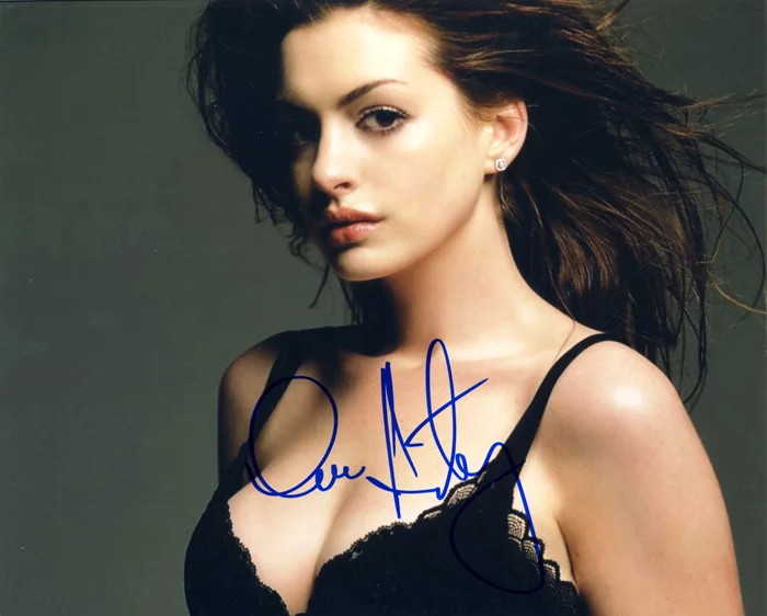 Anne Hathaway autograph