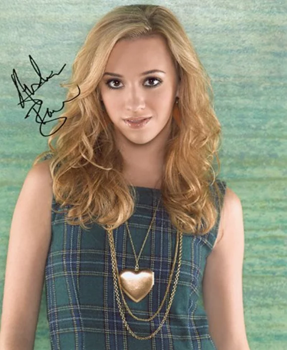 Andrea Bowen autograph