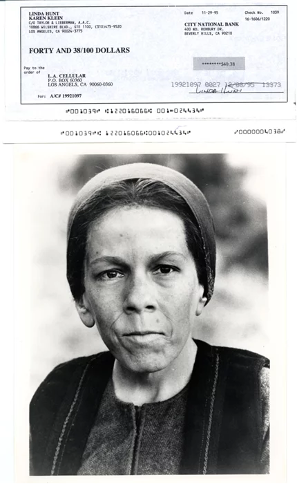 Linda Hunt autograph
