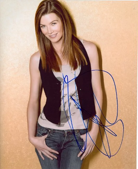 Ellen Pompeo autograph