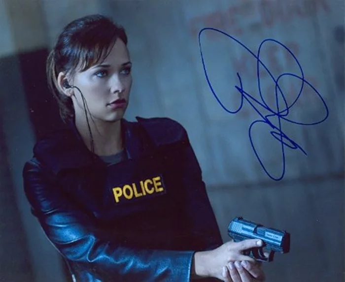 Rashida Jones autograph