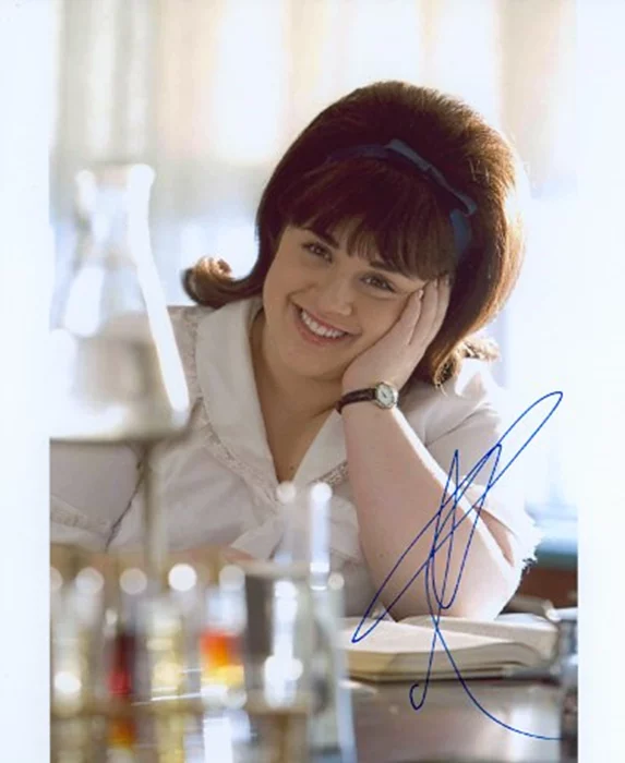 Nikki Blonsky autograph