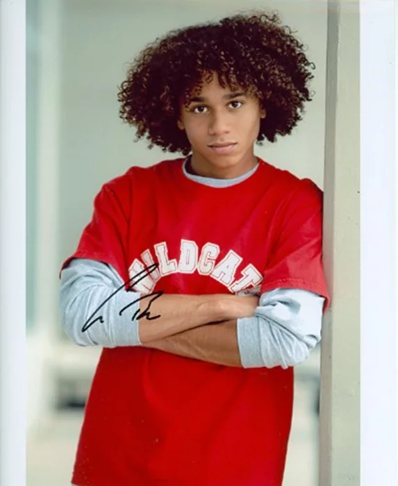 Corbin Bleu autograph