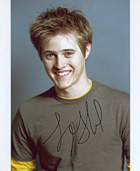 Lucas Grabeel autograph