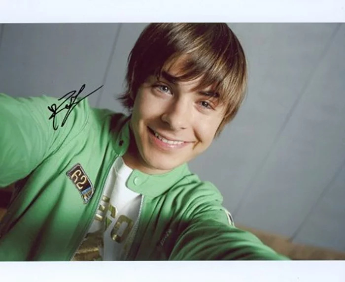 Zac Efron autograph