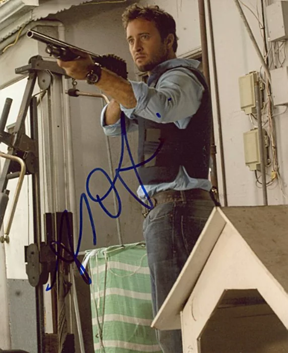 Alex O'Loughlin autograph