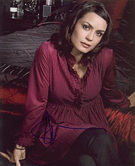Shannyn Sossamon autograph