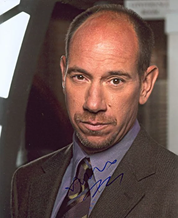Miguel Ferrer autograph