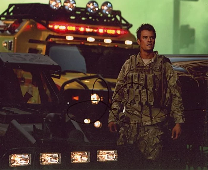 Josh Duhamel autograph