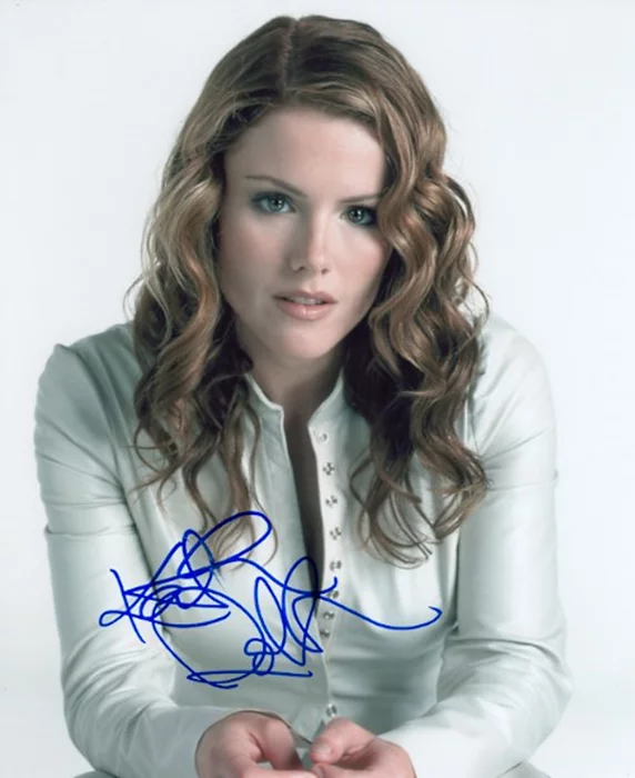 Kathleen Robertson autograph