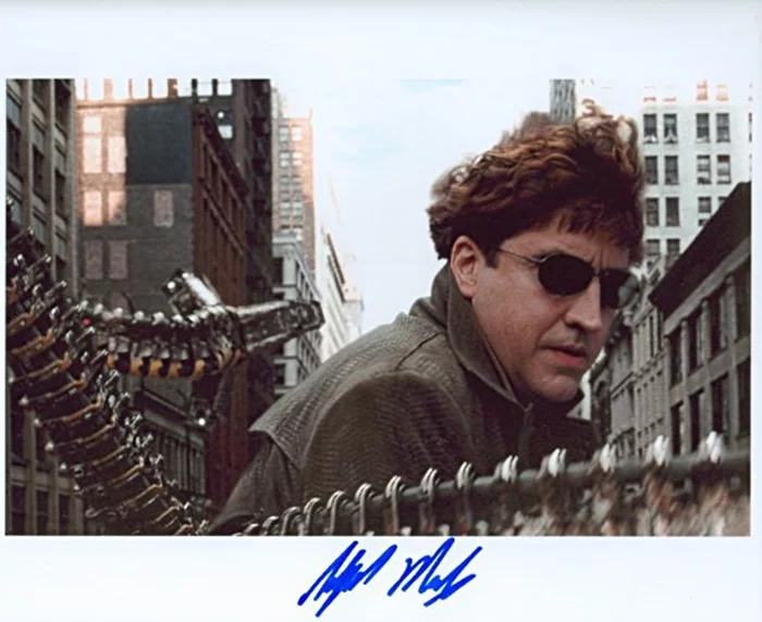 Alfred Molina autograph