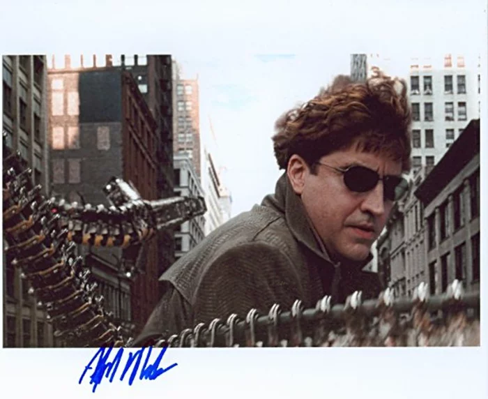 Alfred Molina autograph