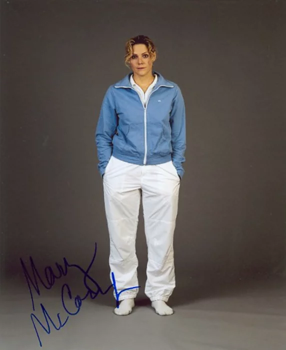 Mary McCormack autograph
