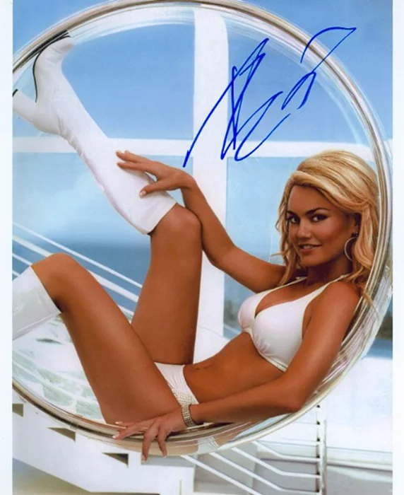 Kelly Carlson autograph