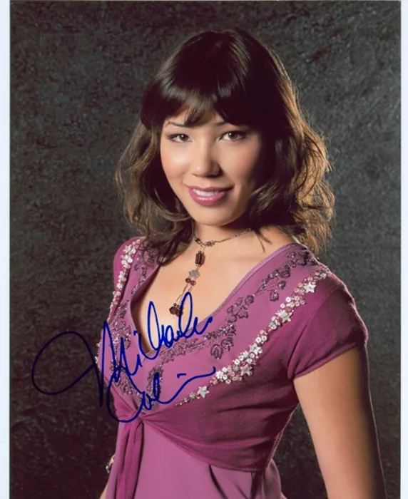 Michaela Conlin autograph