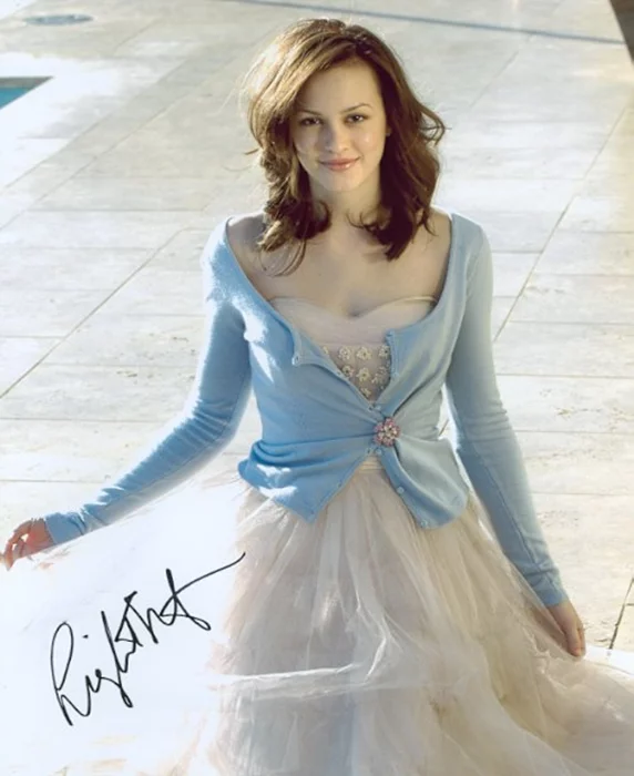 Leighton Meester autograph