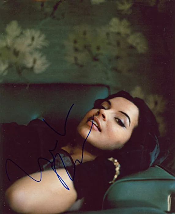 Zuleikha Robinson autograph