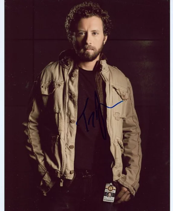 T.J. Thyne autograph