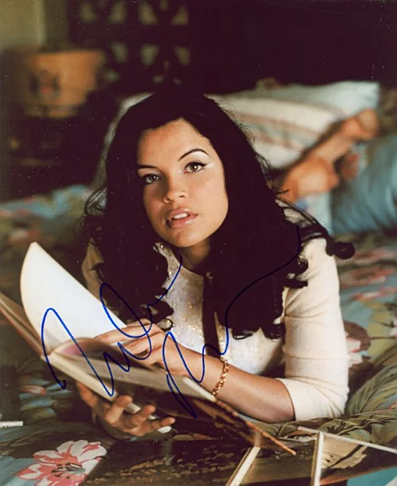 Zuleikha Robinson autograph