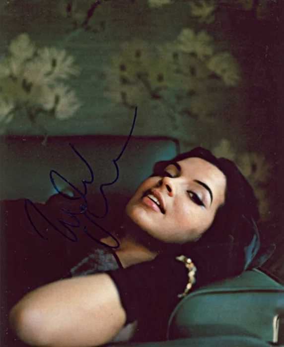 Zuleikha Robinson autograph