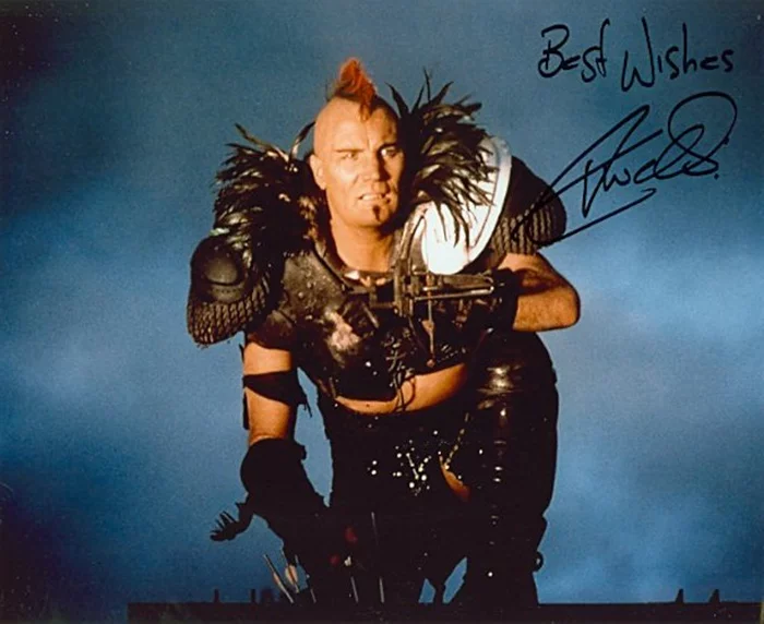 Vernon Wells autograph