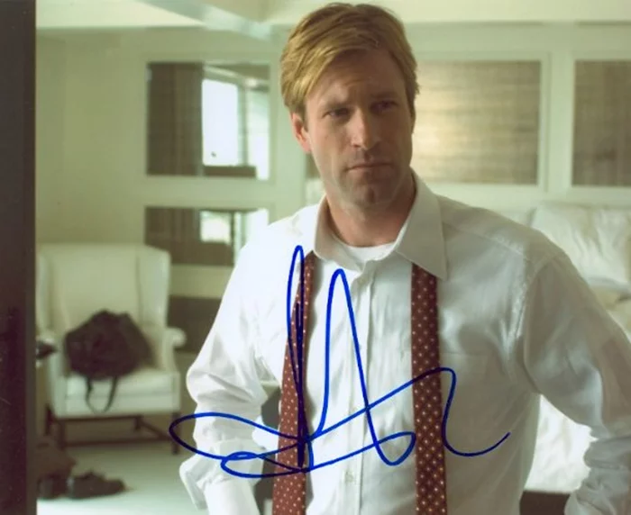 Aaron Eckhart autograph