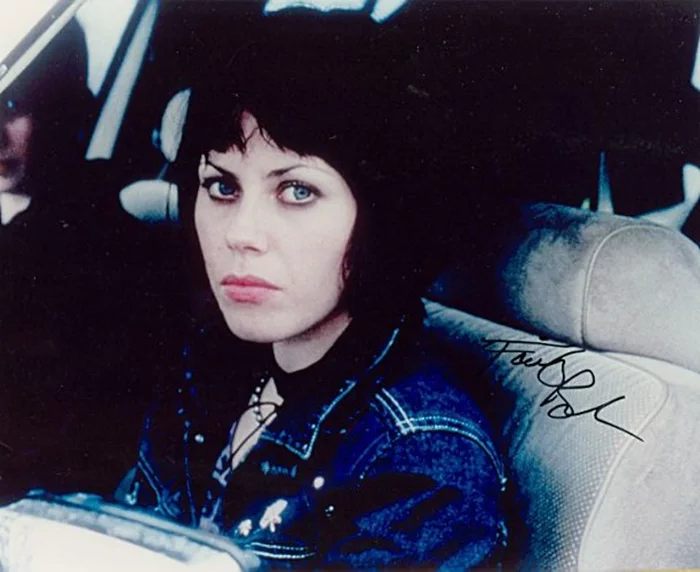 Fairuza Balk autograph