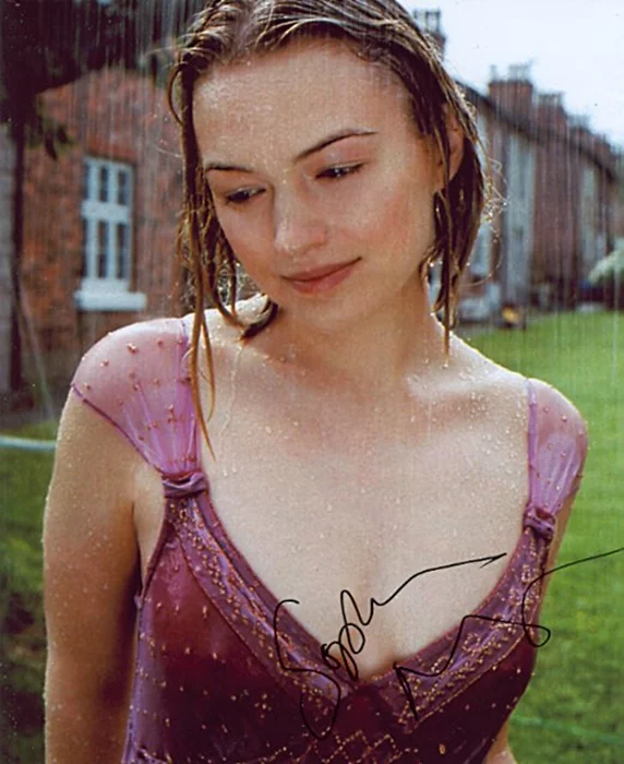 Sophia Myles autograph