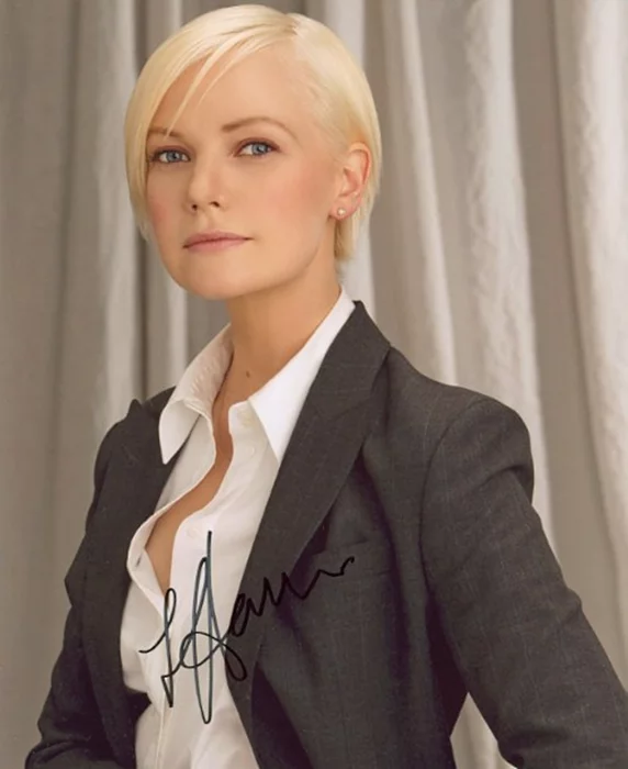 Laura Harris autograph