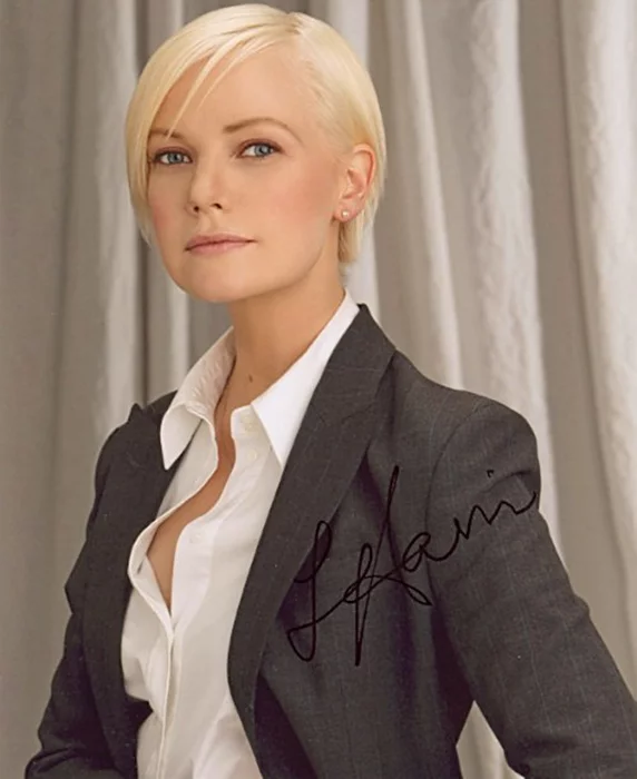Laura Harris autograph