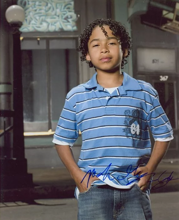 Noah Gray-Cabey autograph