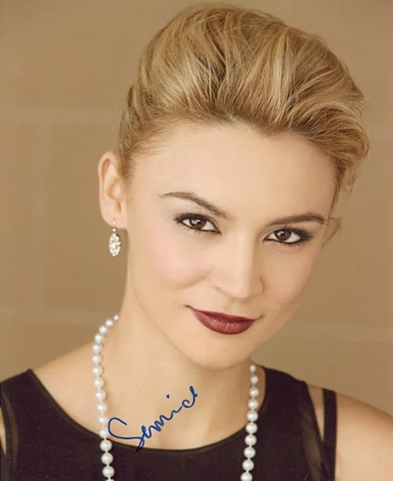 Samaire Armstrong autograph
