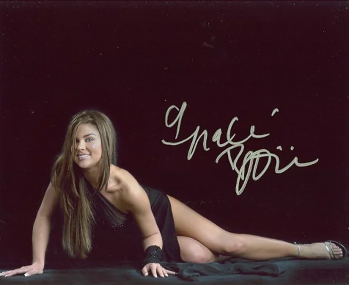 Nadia Bjorlin autograph