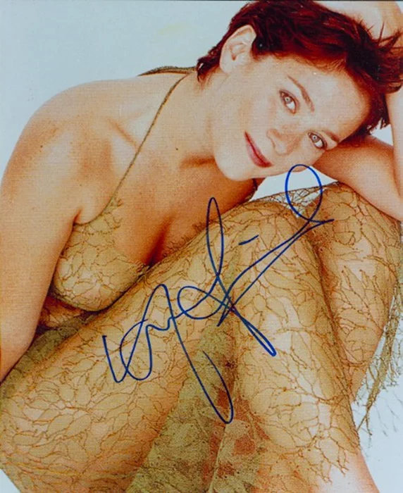 Anna Friel autograph
