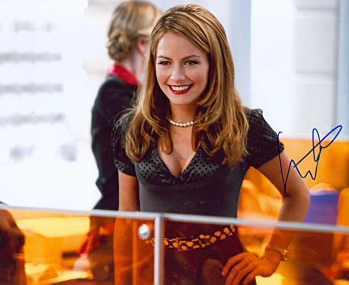 Becki Newton autograph