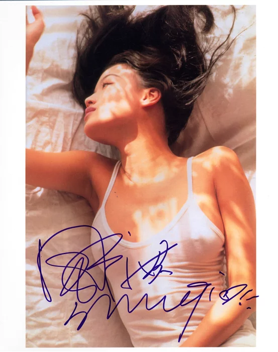 Shu Qi autograph