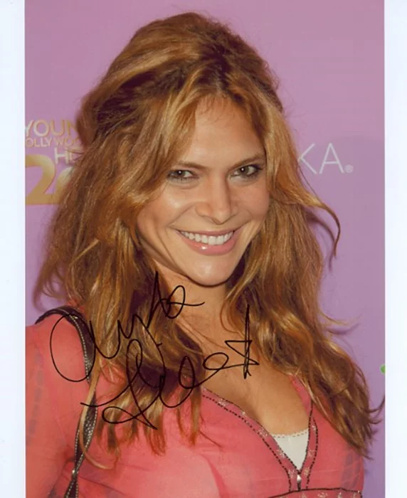 Ayda Field autograph