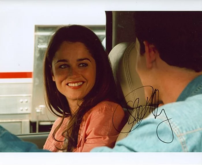 Robin Tunney autograph