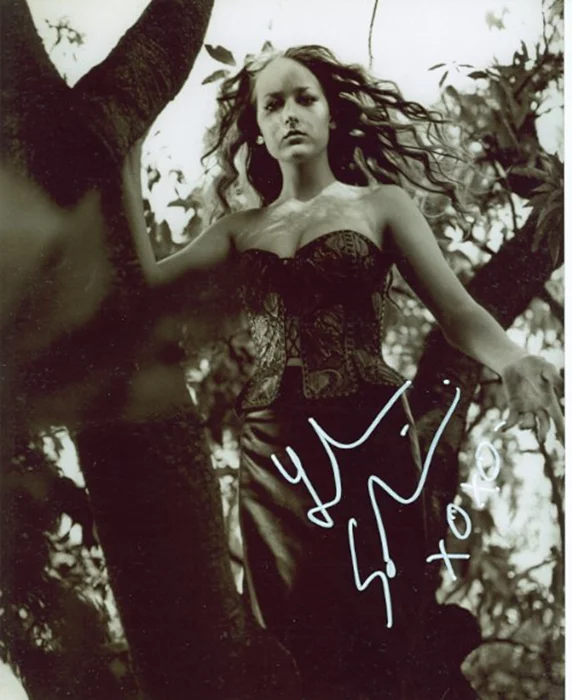 Leelee Sobieski autograph
