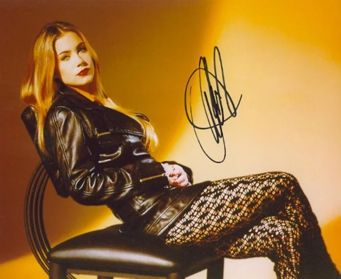 Christina Applegate autograph