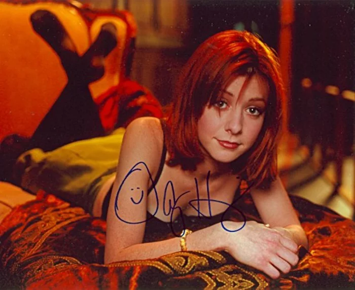 Alyson Hannigan autograph