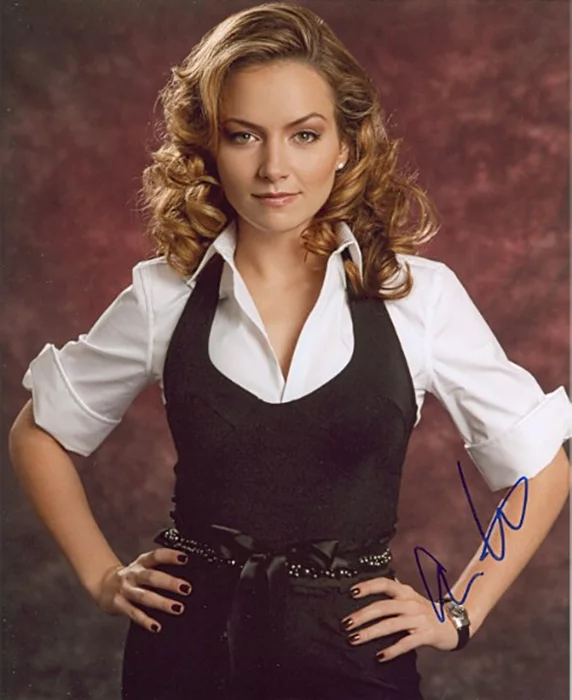 Becki Newton autograph