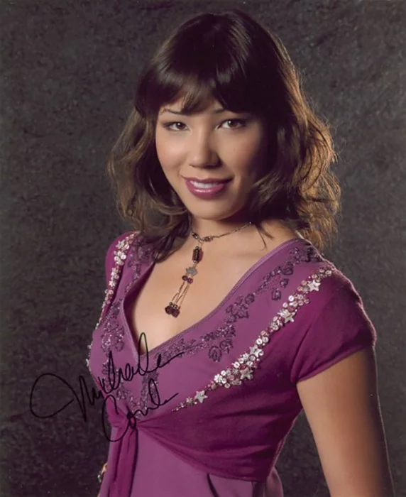 Michaela Conlin autograph