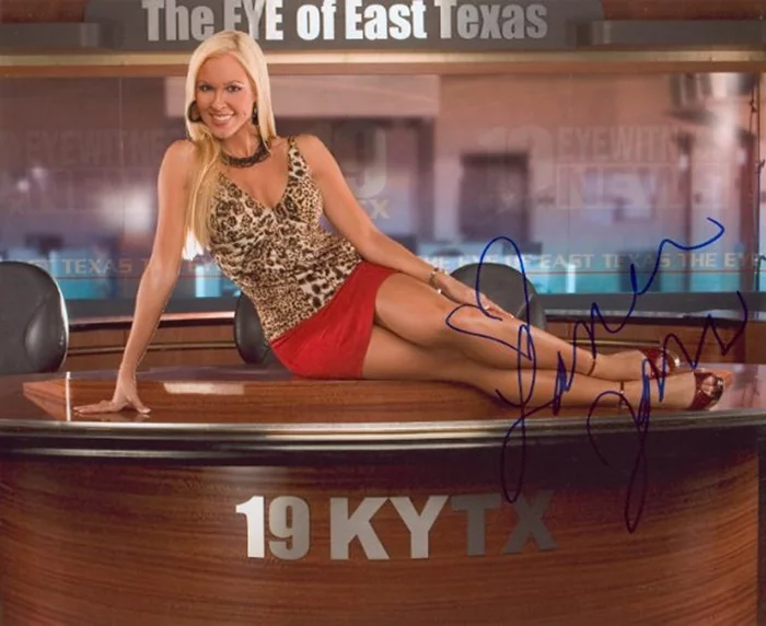 Lauren Jones autograph
