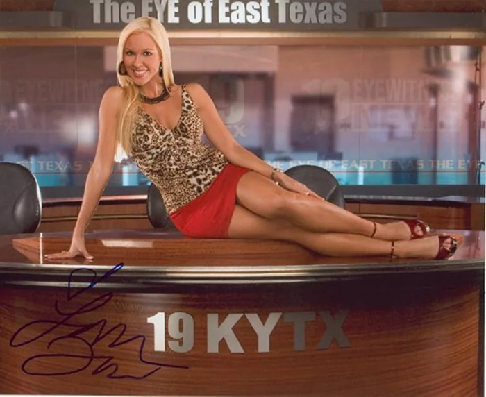 Lauren Jones autograph